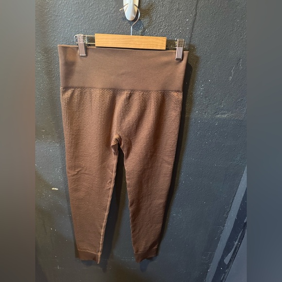 Women’s JoyLab Brown Textured Seamless Leggings Size Medium - Picture 1 of 3